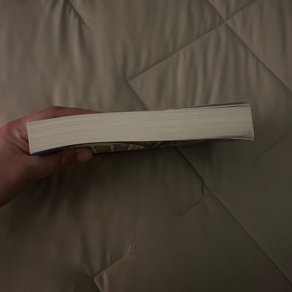 The Gingerbread Bakery (Softcover) by Laurie Gilmore - Picture 5 of 6